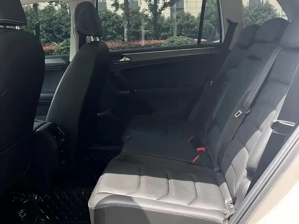 Volkswagen Tiguan L 2021 из CN, фото 4