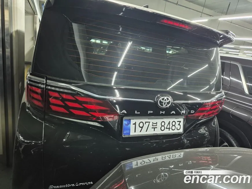 Toyota Alphard — фото 4
