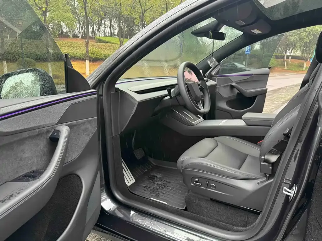 Tesla Model Y L — фото 10