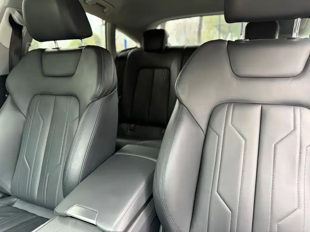 Audi A7 2023 из CN, фото 2