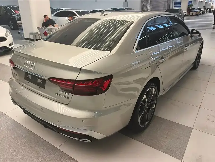 Audi A4L 2021 из CN, фото 8
