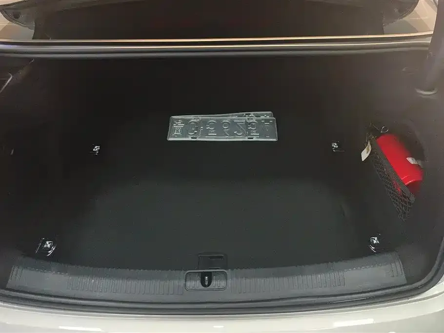 Audi A4L 2021 из CN, фото 7