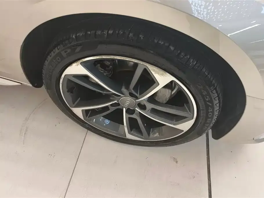 Audi A4L 2021 из CN, фото 2