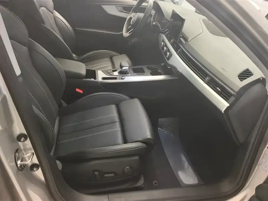 Audi A4L 2021 из CN, фото 3