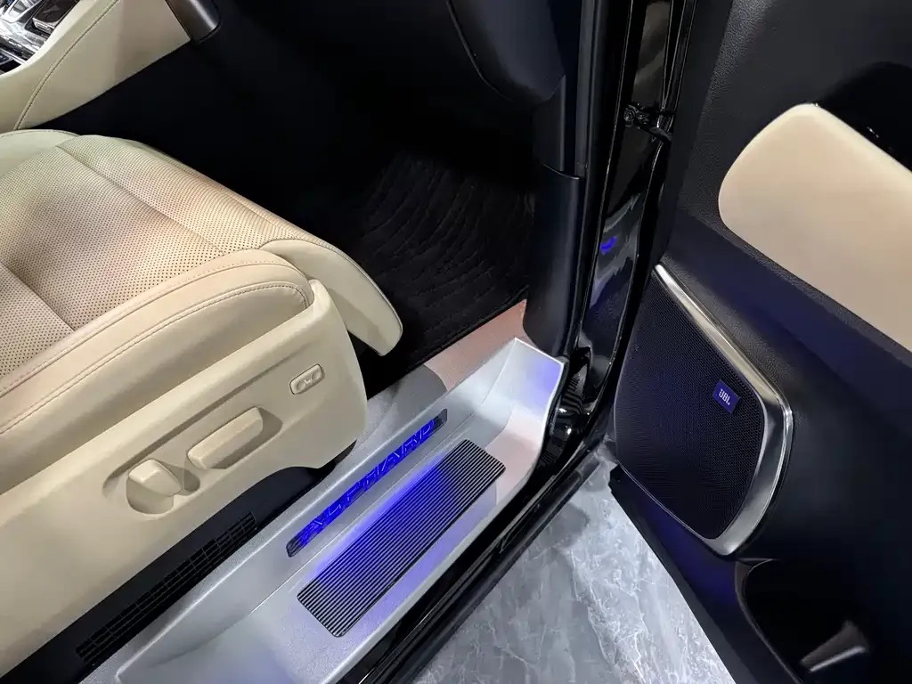 Toyota Vellfire 2023 из CN, фото 7