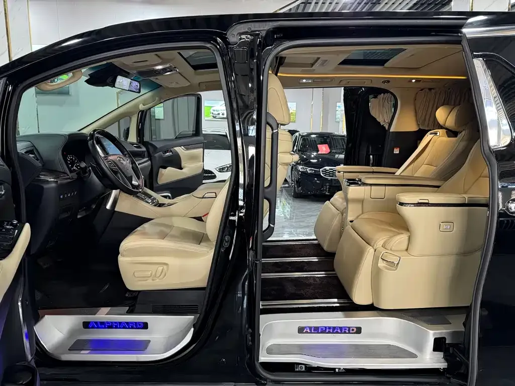 Toyota Vellfire 2023 из CN, фото 8