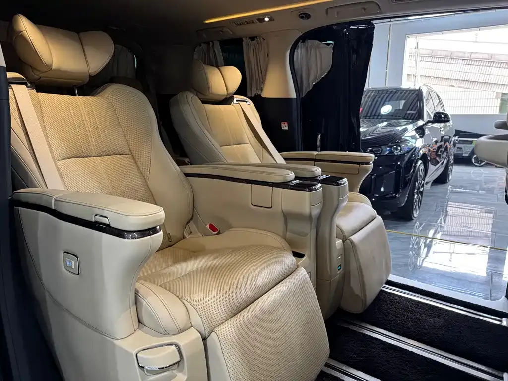 Toyota Vellfire 2023 из CN, фото 5