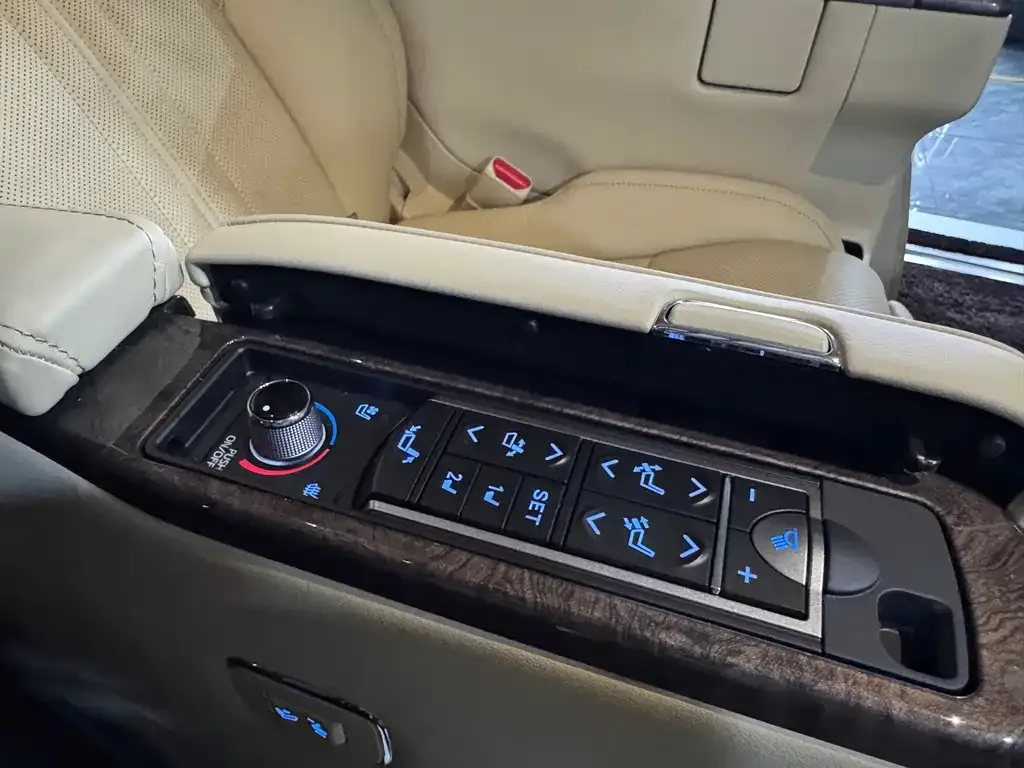 Toyota Vellfire 2023 из CN, фото 2