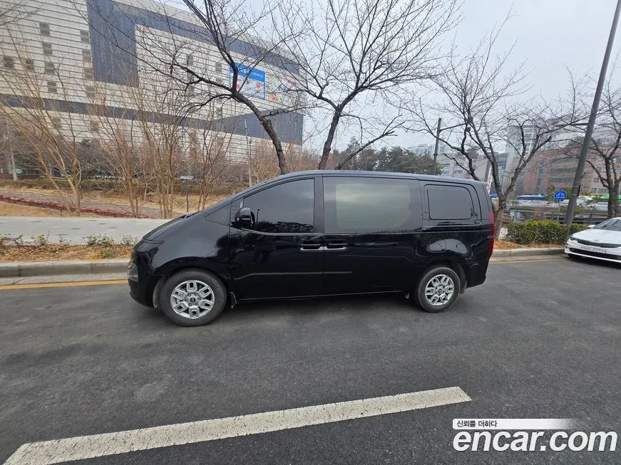 Hyundai Staria — фото 1
