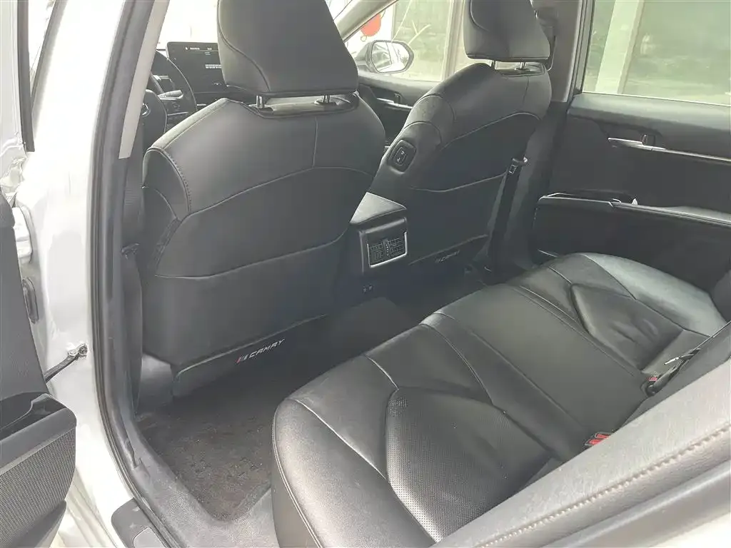 Toyota Camry 2023 из CN, фото 2