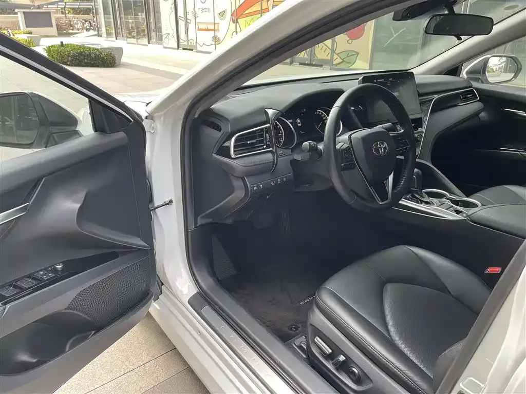 Toyota Camry 2023 из CN, фото 3