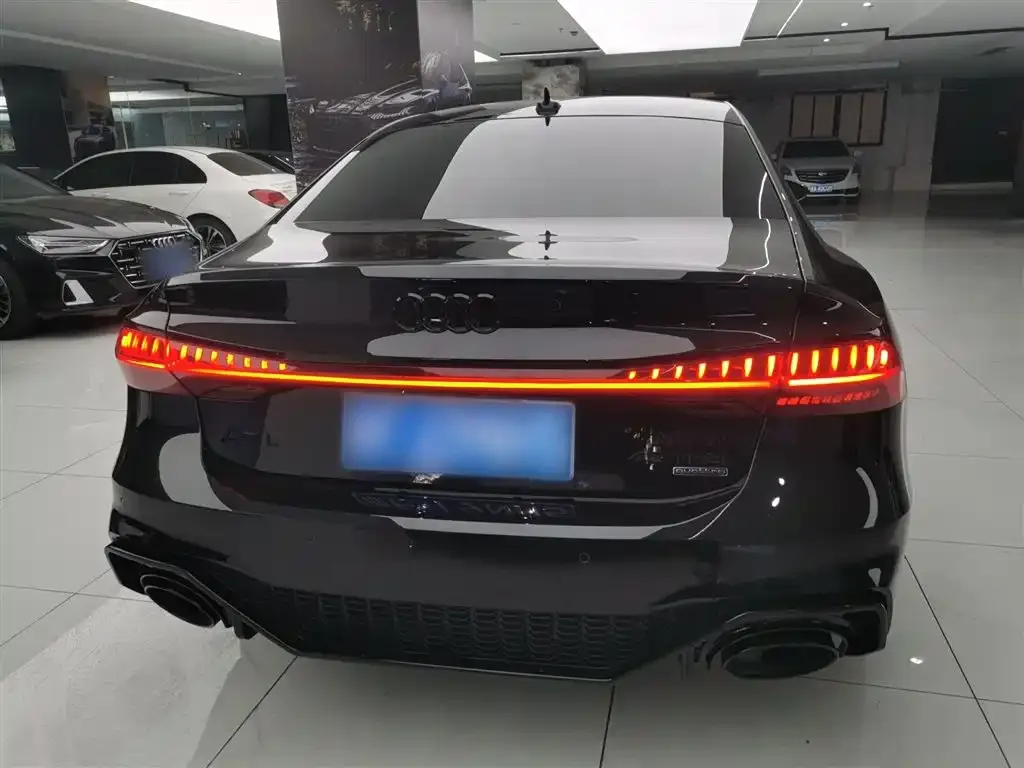 Audi A7L 2022 из CN, фото 2