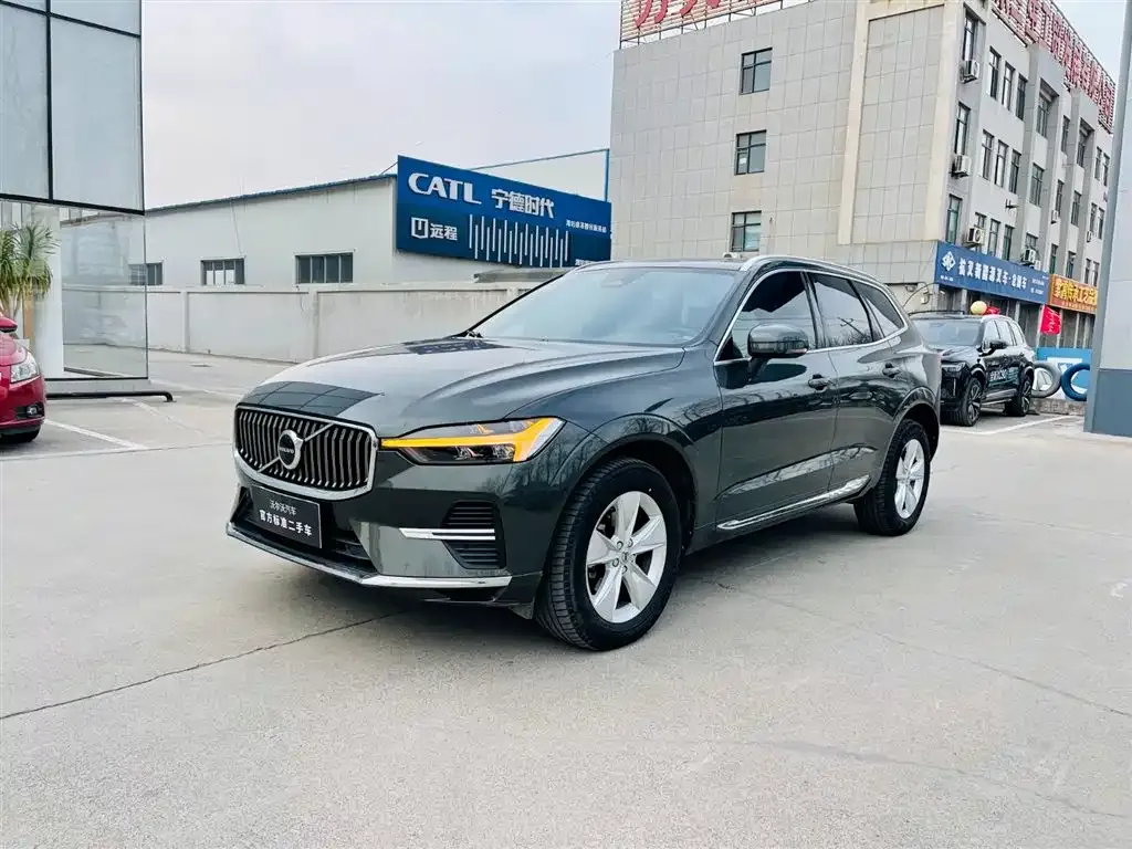 Volvo XC60 — фото 1