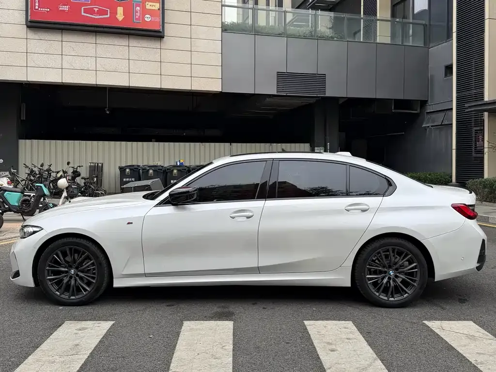 BMW 3 Series 2023 из CN, фото 3