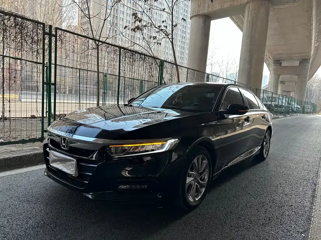 Honda Accord — фото 1