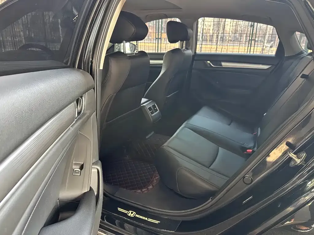 Honda Accord — фото 3