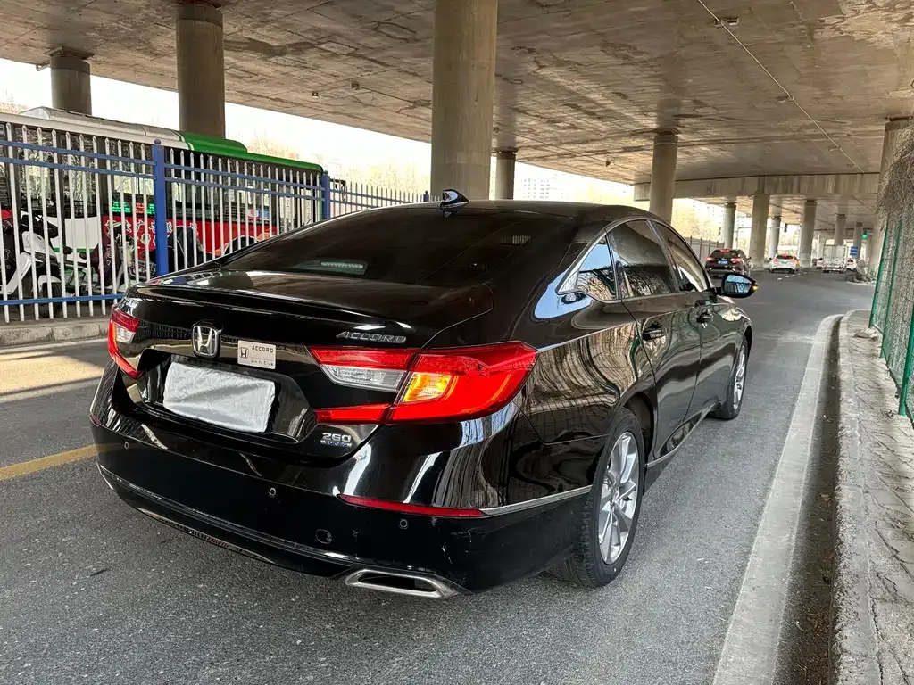 Honda Accord — фото 7