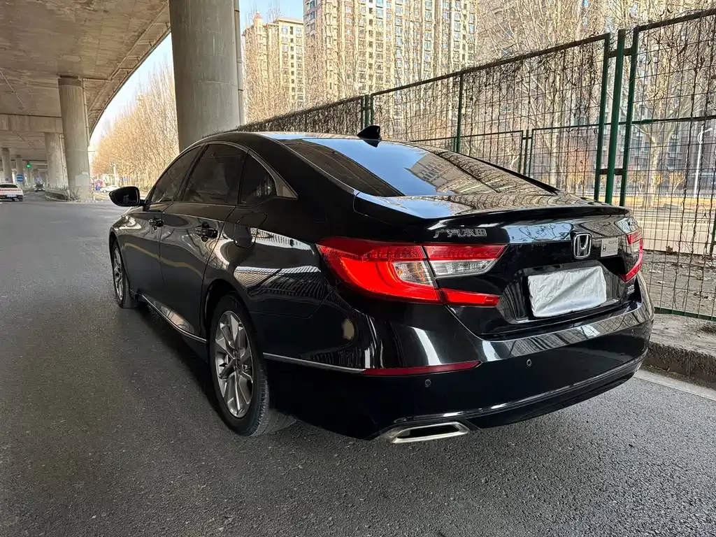 Honda Accord — фото 9
