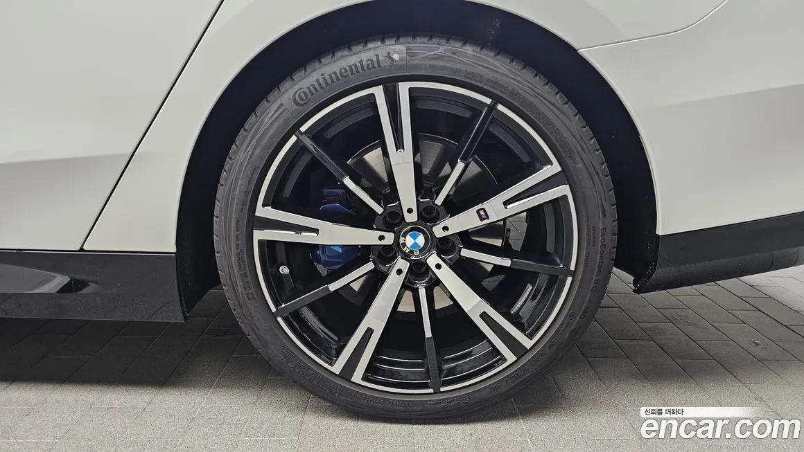 BMW 5-Series — фото 10