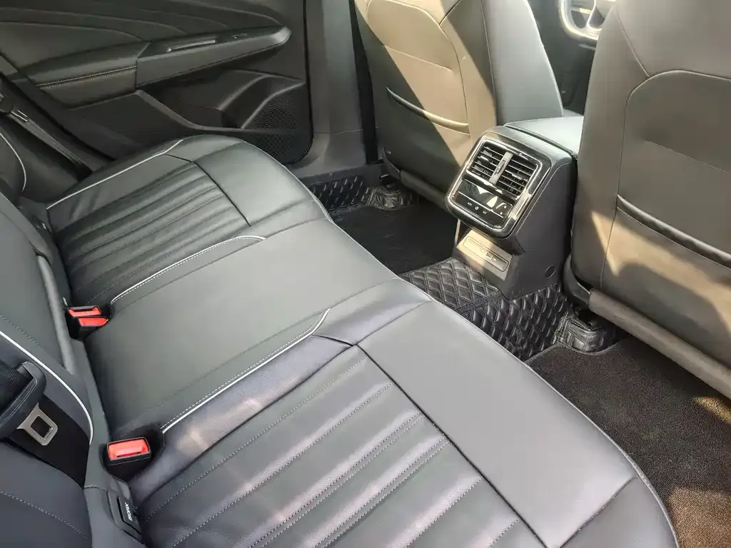 Volkswagen Passat 2023 из CN, фото 4