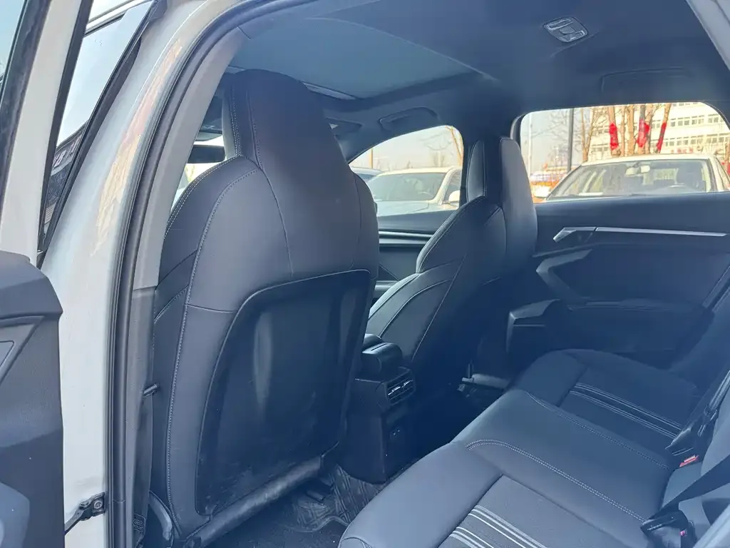 Audi A3 2024 из CN, фото 2