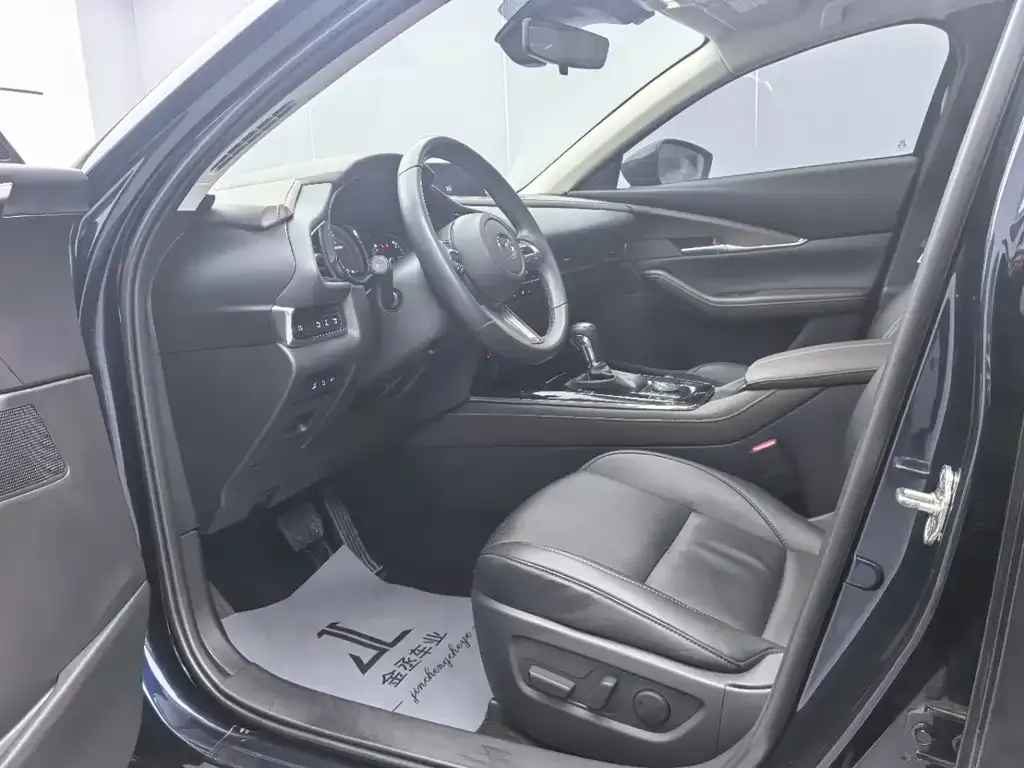 Mazda CX-30 2023 из CN, фото 9
