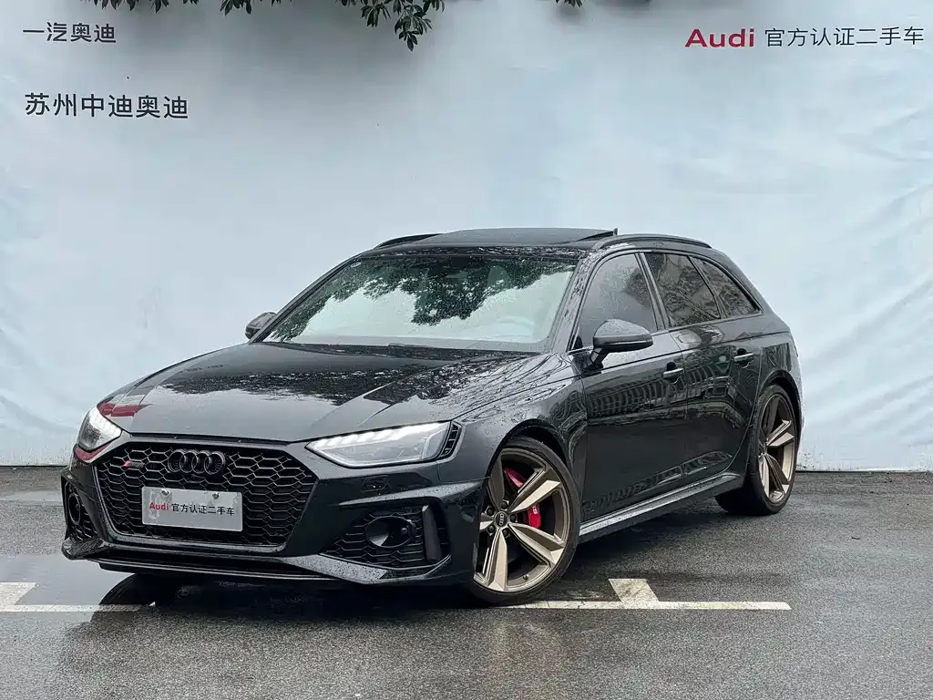 Audi RS 4 — фото 1
