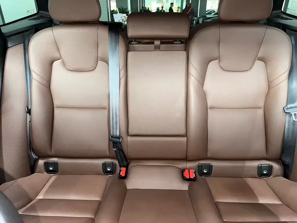 Volvo XC60 2022 из CN, фото 9