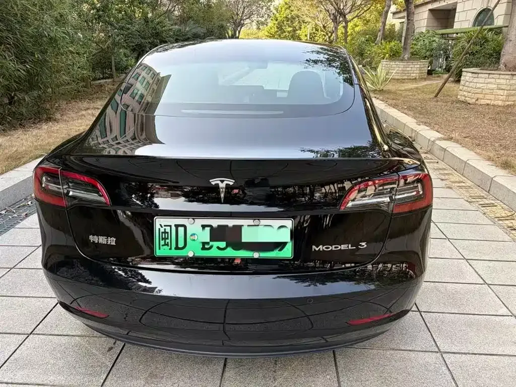Tesla Model 3 — фото 9