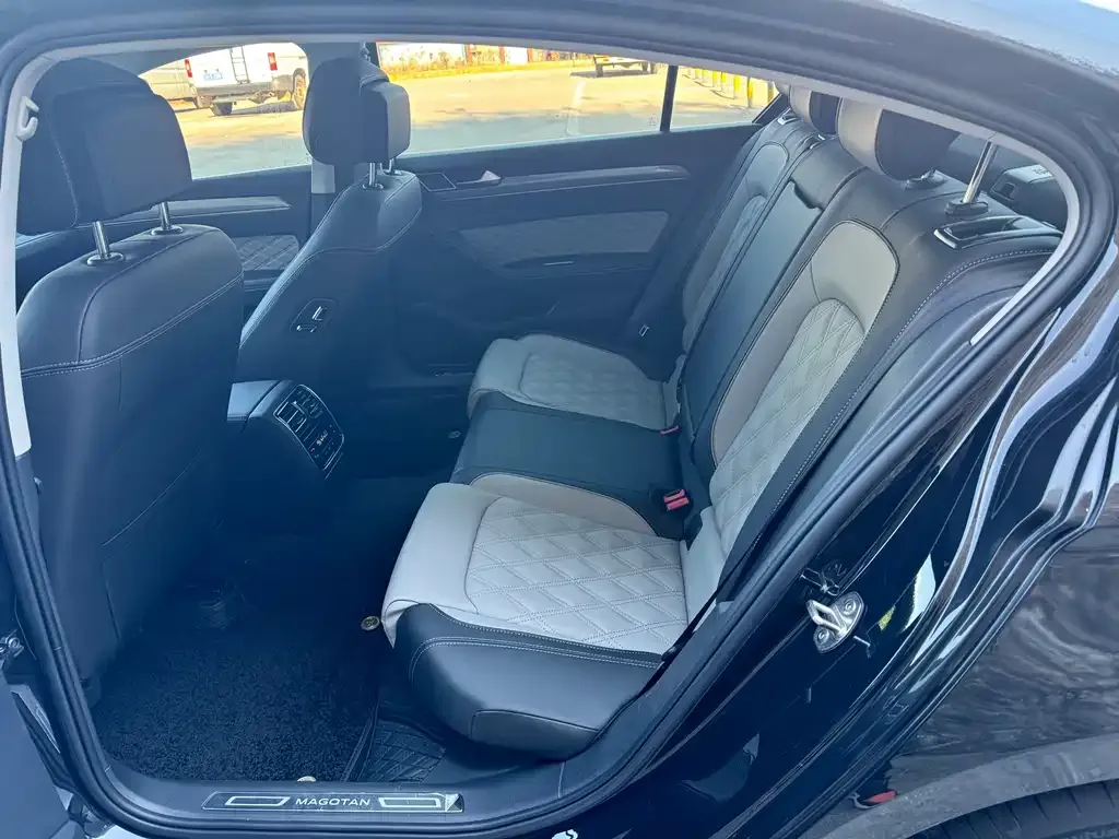 Volkswagen Magotan 2023 из CN, фото 6