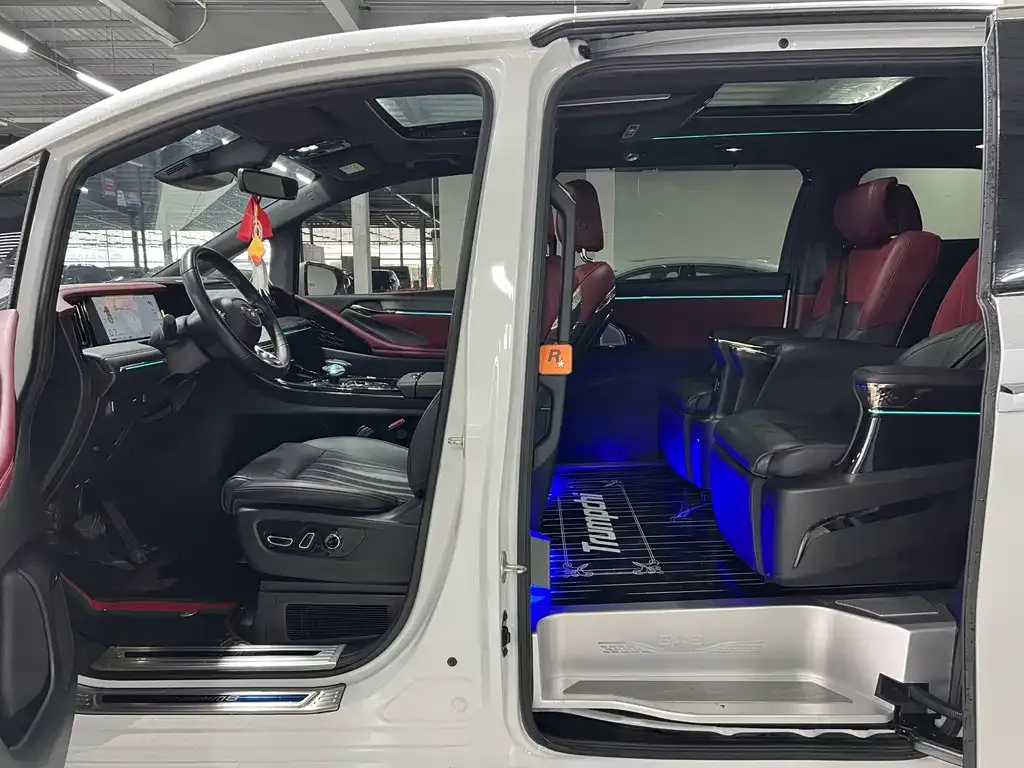 GAC Motor Trumpchi M8 — фото 2
