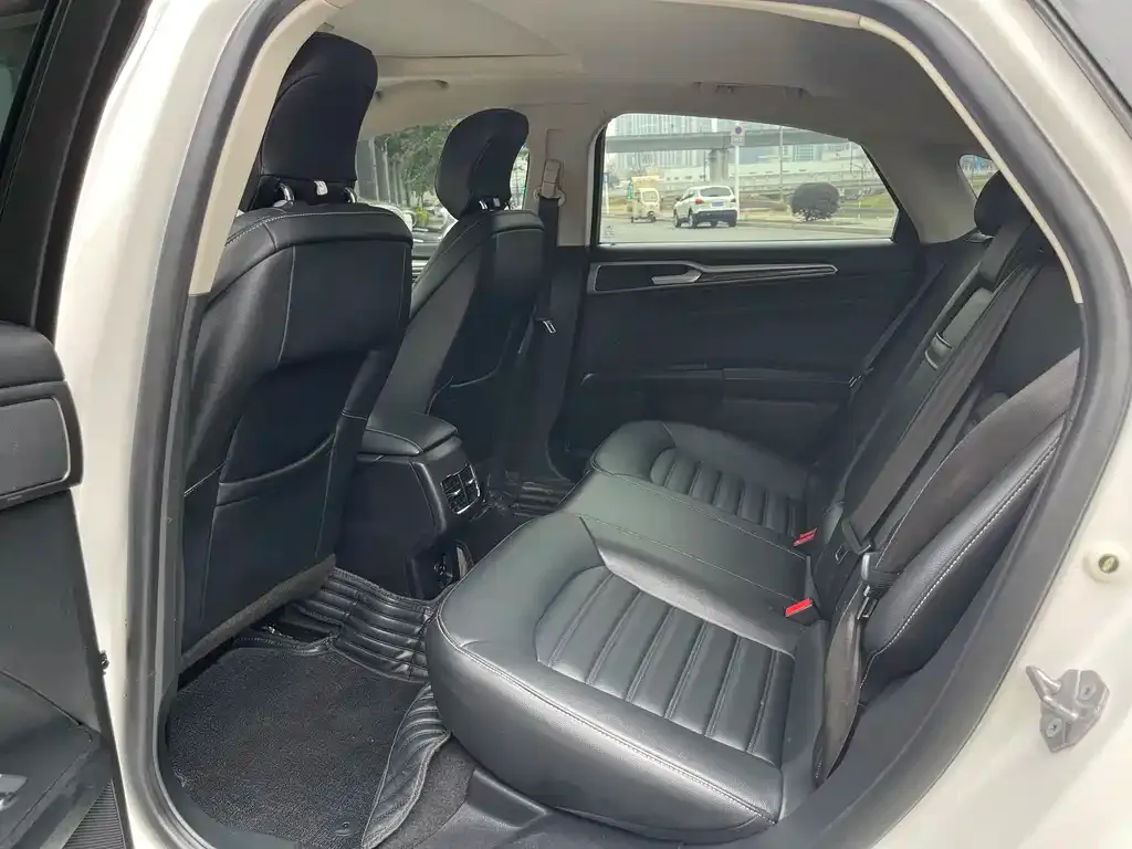 Ford Mondeo 2021 из CN, фото 5