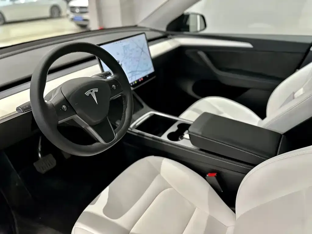 Tesla Model Y — фото 5