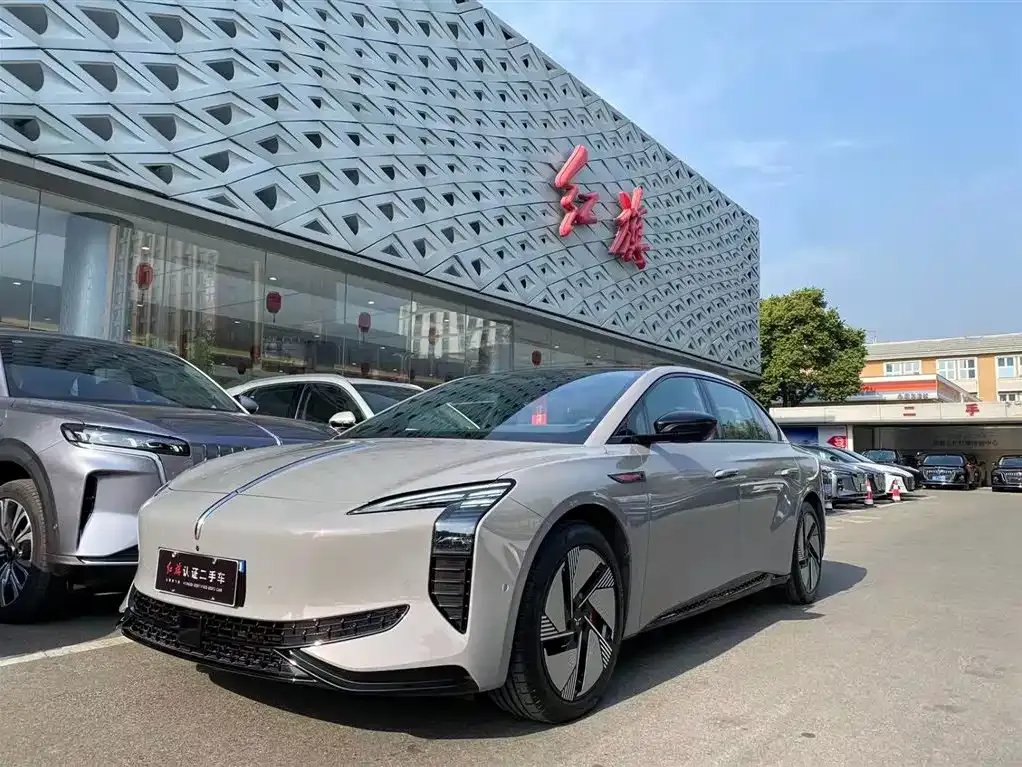 Hongqi EH7 — фото 1