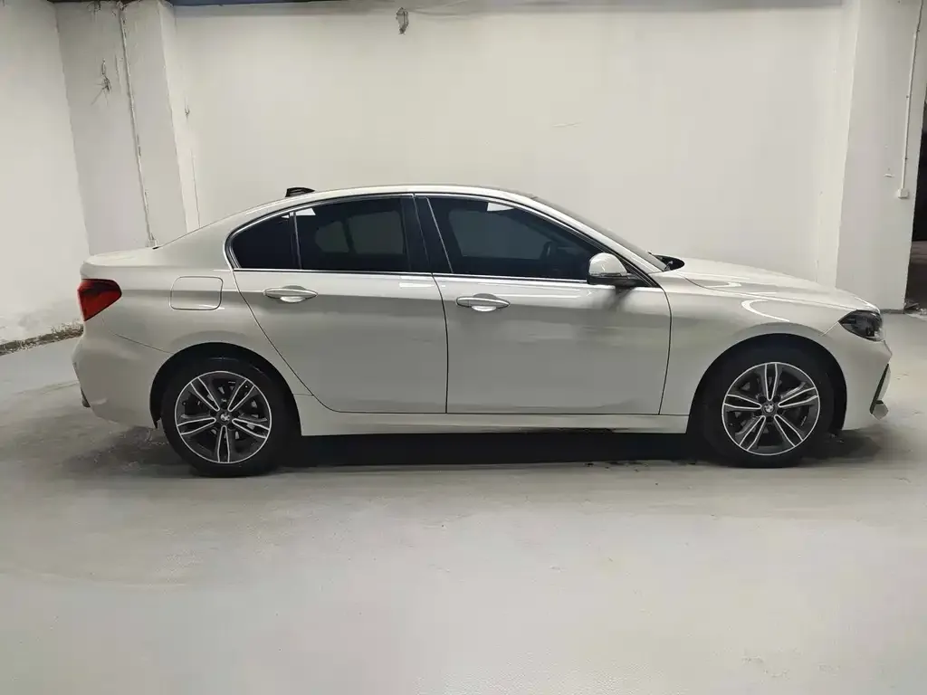 BMW 1 Series 2021 из CN, фото 2