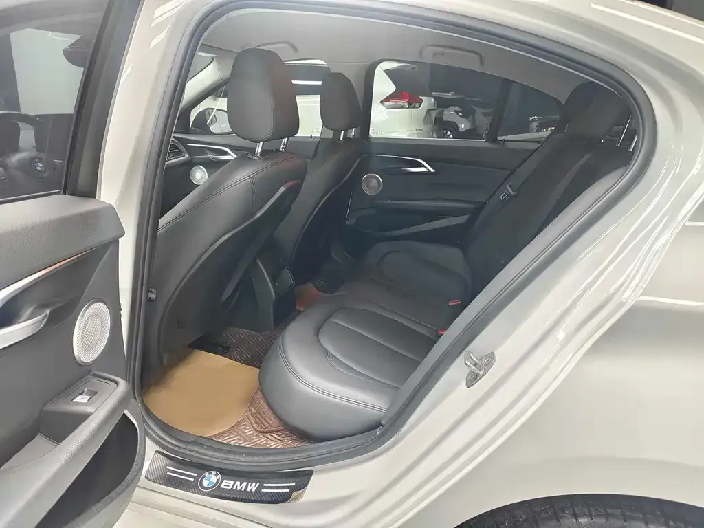 BMW 1 Series 2021 из CN, фото 8