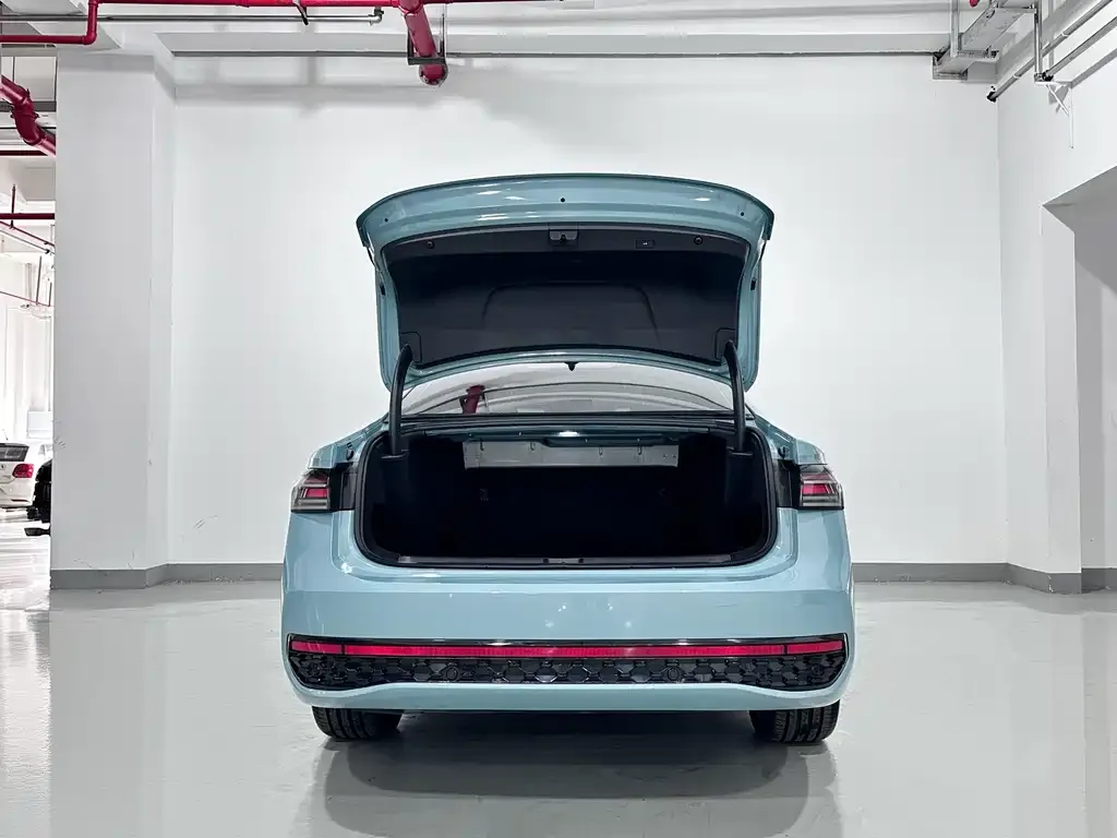 Volkswagen Passat 2024 из CN, фото 2