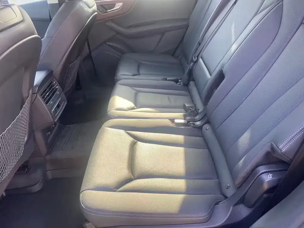 Audi Q7 2025 из CN, фото 9