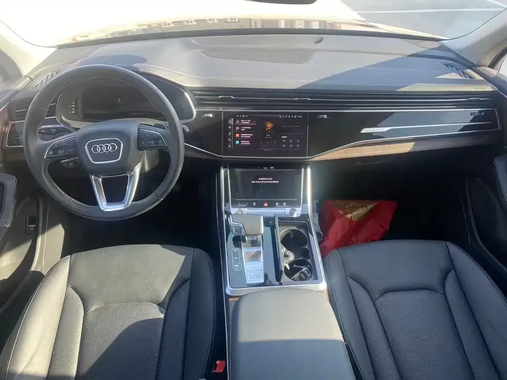 Audi Q7 2025 из CN, фото 5