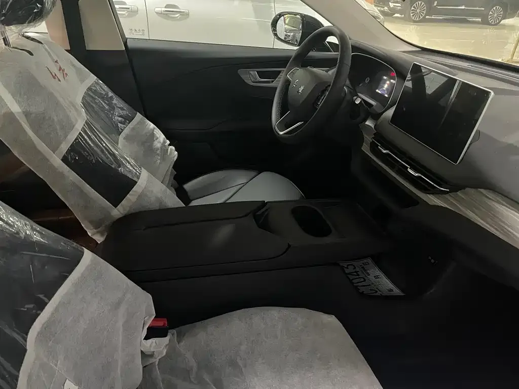 Hongqi E-QM5 2025 из CN, фото 7