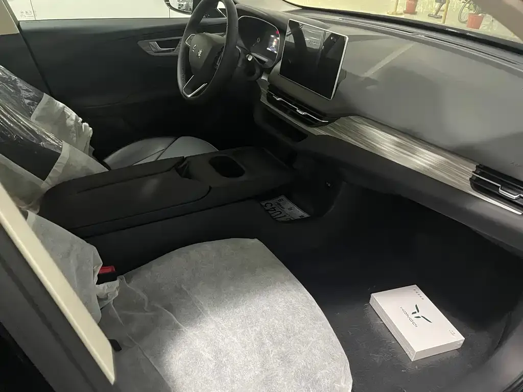 Hongqi E-QM5 2025 из CN, фото 3