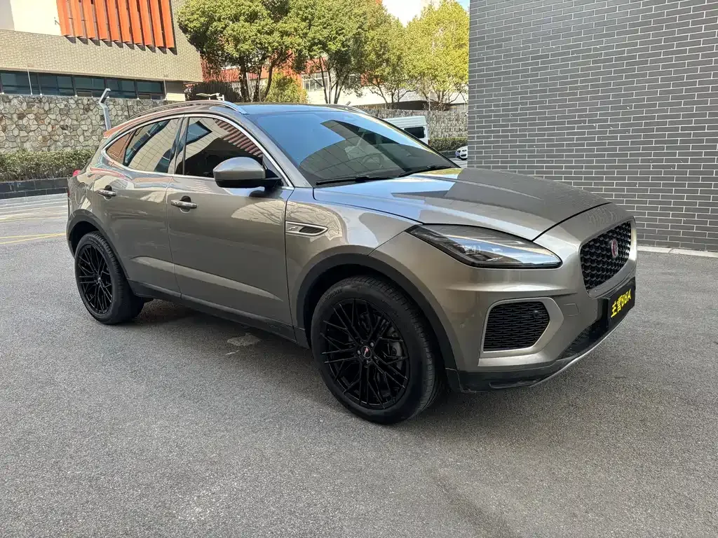 Jaguar E-PACE — фото 6