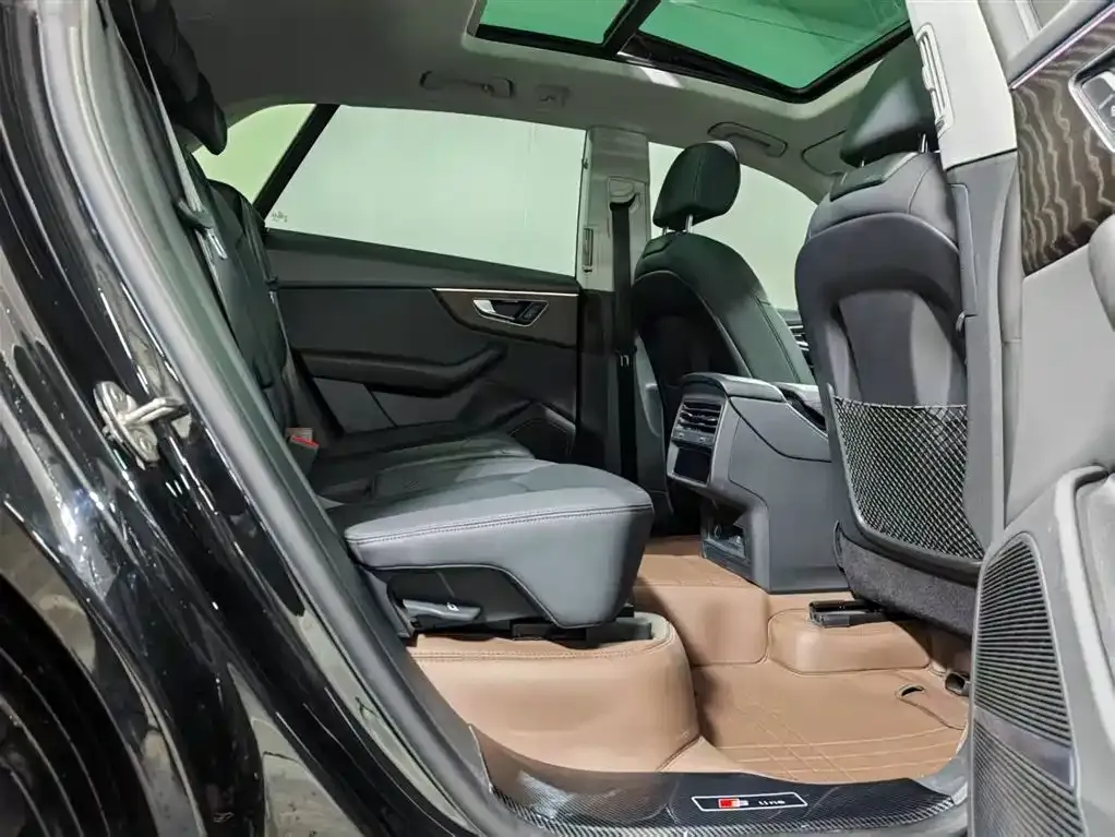 Audi Q8 2022 из CN, фото 9