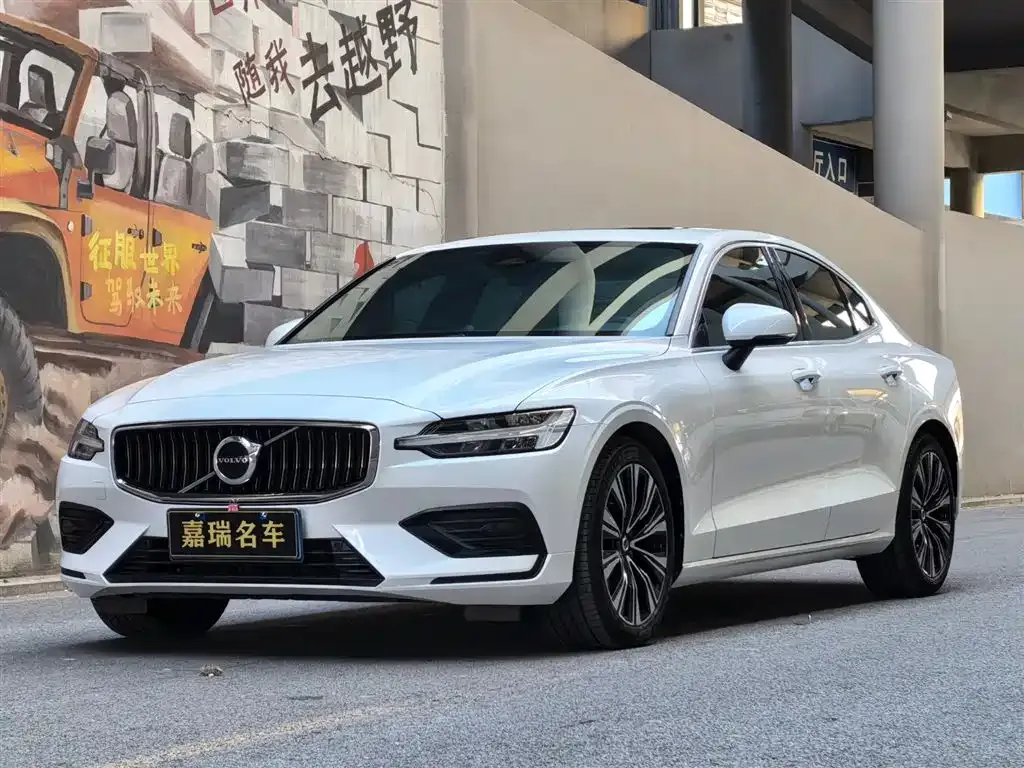 Volvo S60 2024 из CN, фото 1
