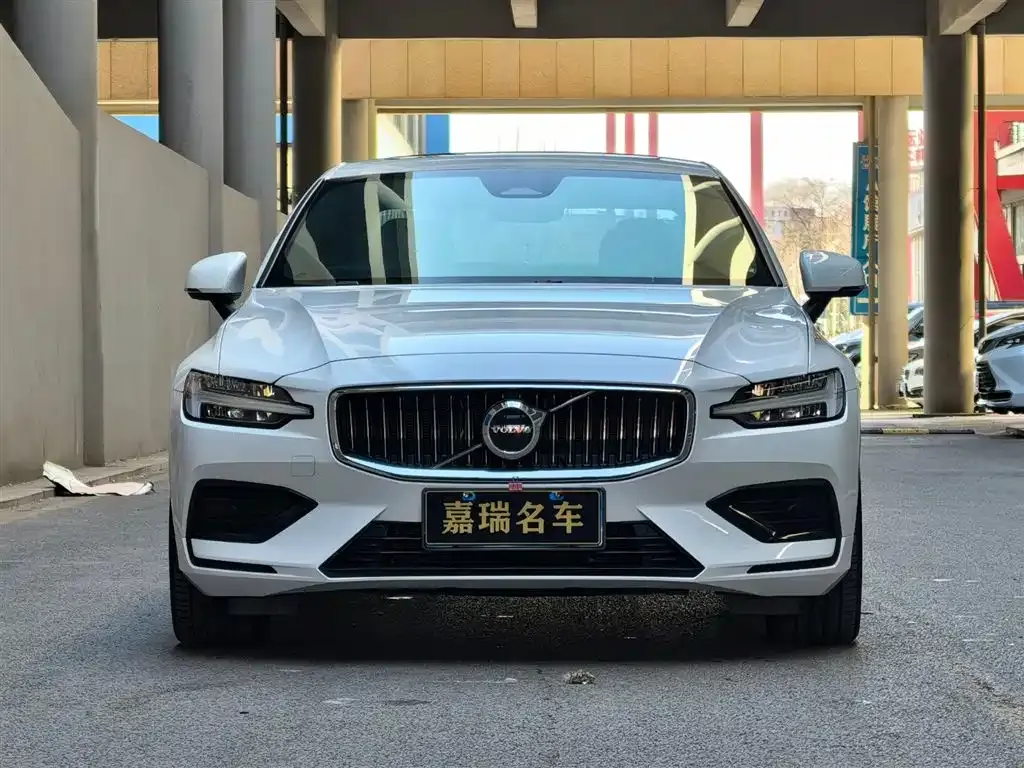 Volvo S60 2024 из CN, фото 10