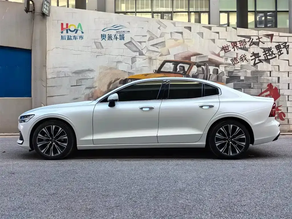 Volvo S60 2024 из CN, фото 8