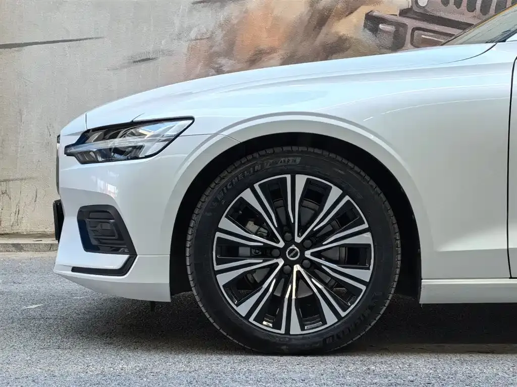 Volvo S60 2024 из CN, фото 2