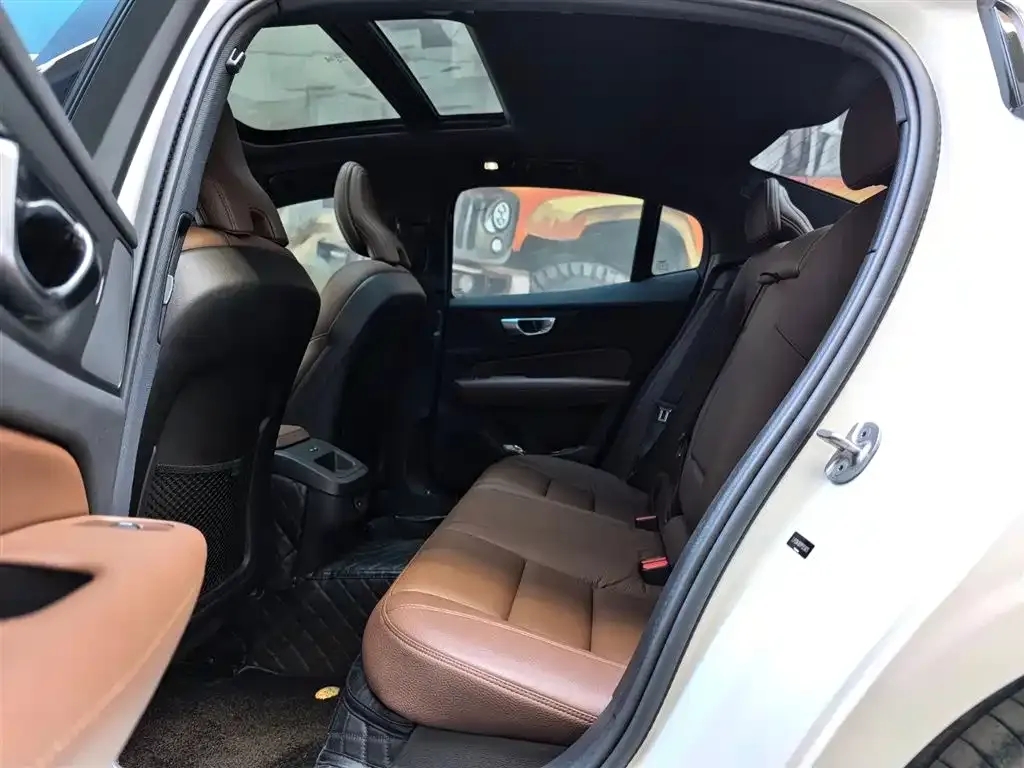 Volvo S60 2024 из CN, фото 3