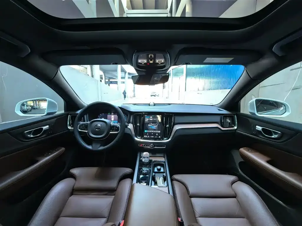 Volvo S60 2024 из CN, фото 4