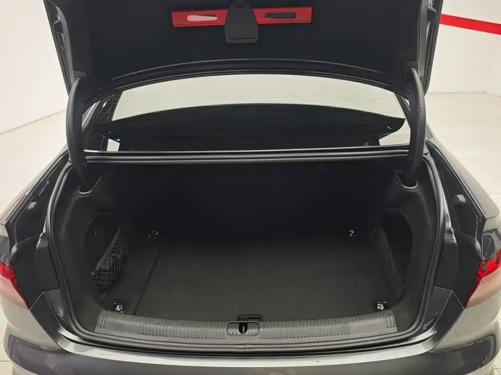 Audi A4L 2023 из CN, фото 5